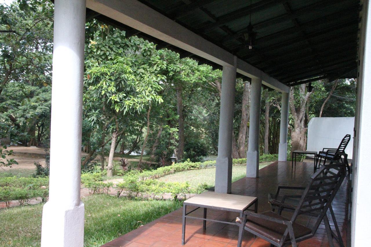 Hotel Dambulu Oya Family Park Dambulla Esterno foto